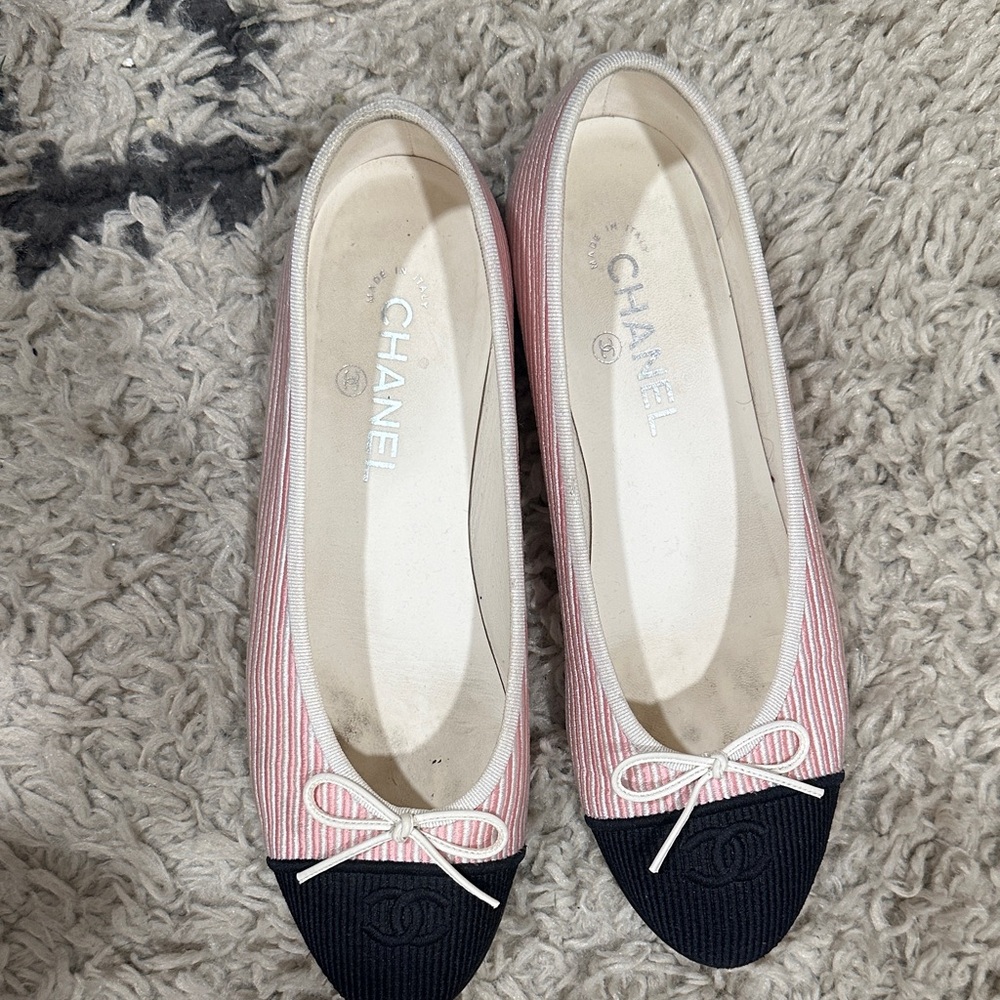 CHANEL Pink & Black Ribbed Bow Ballet Flats - Picture 3 of 7